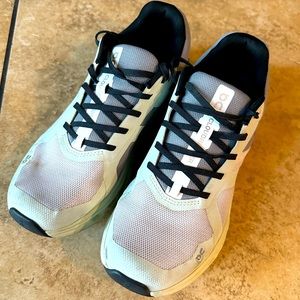 On Cloud Cloud Runner Size 9